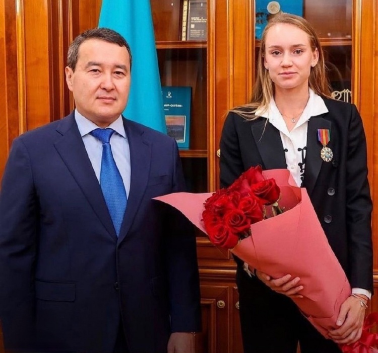 纳球迷心中 纳球迷心中